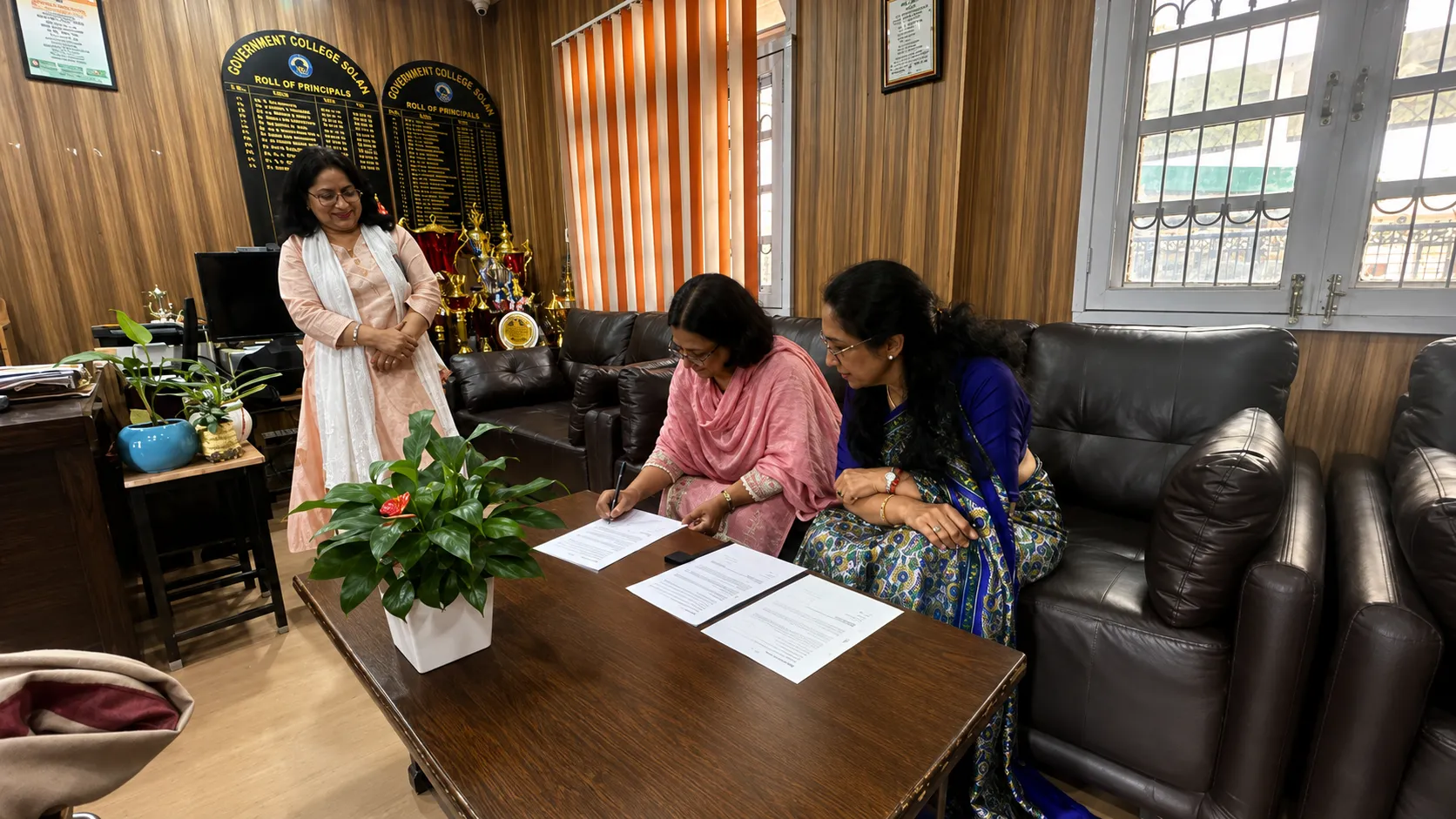 Dr. Maneesha Kohli and Prof. Sumita Sood sign the MoU